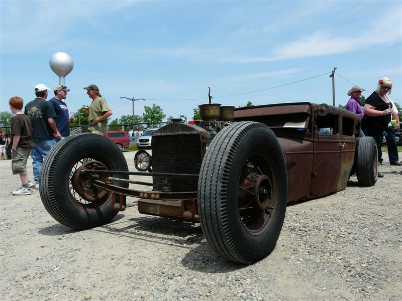 Illustration for article titled The Stupidest Awesome Car At Billetproof 2009: Lowest Car Ever